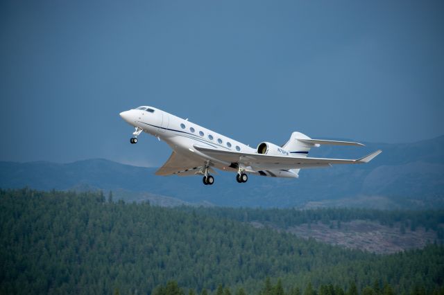 GULFSTREAM AEROSPACE G-7 Gulfstream G600 (N76PW) - See full image