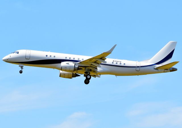 Embraer ERJ-190 (N713TS)
