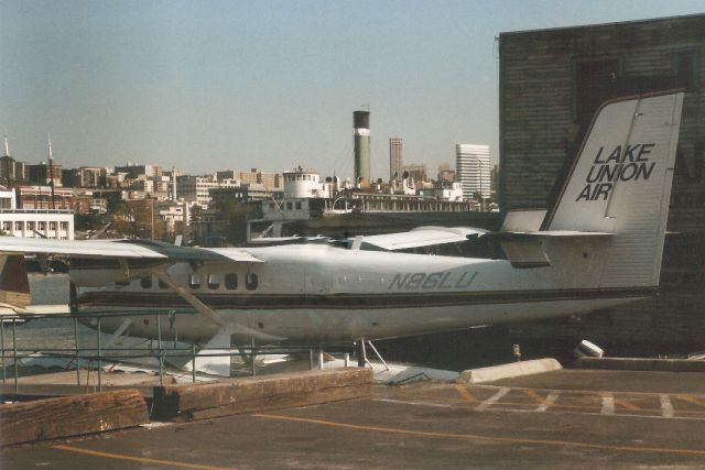 De Havilland Canada Twin Otter (N86LU) - Seen here in May-89.br /br /With Lake Union Air from May-88 to Jul-93 when it became N167WC.