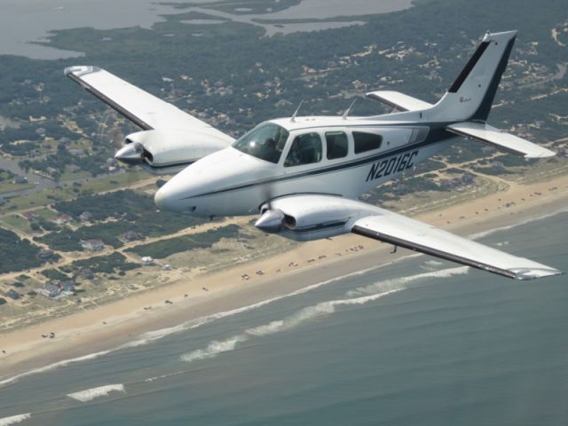 Beechcraft 55 Baron (N2016C)