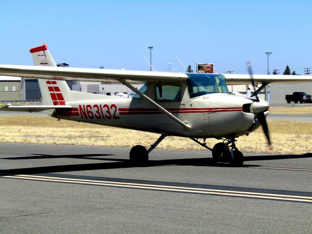 Cessna Commuter (N63132) - Taxiing to RWY 24