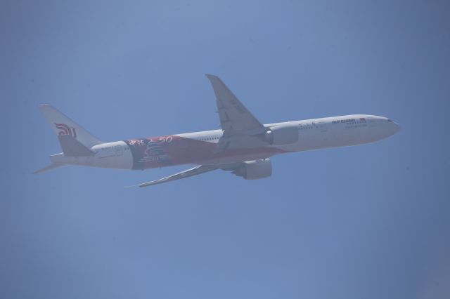 BOEING 777-300ER (B-2047)