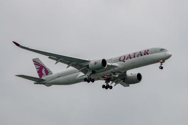 Airbus A350-900 (A7-ALQ) - Qatar A350-900 on approach into Boston