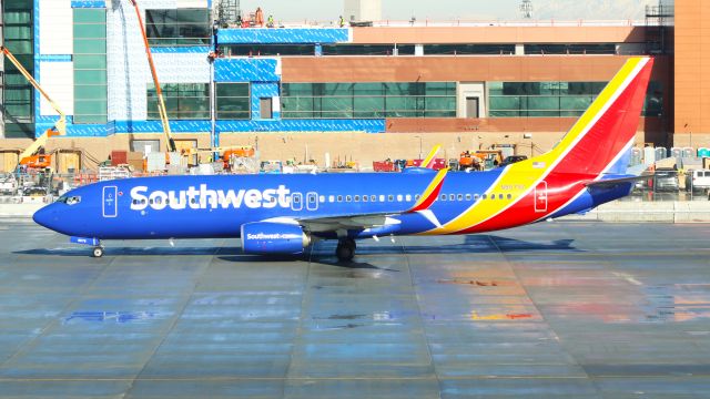 Boeing 737-800 (N8579Z)
