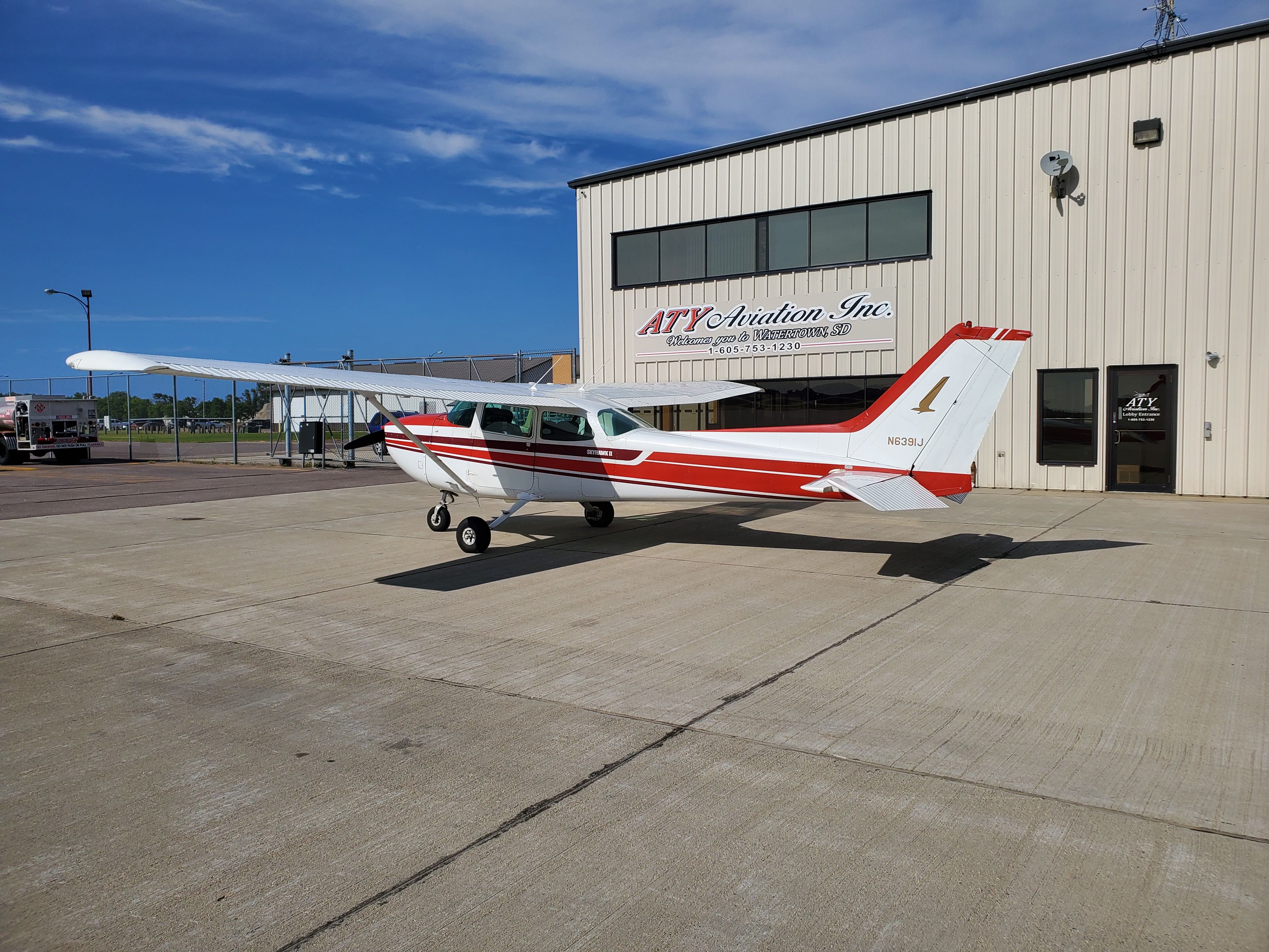 Cessna Skyhawk (N6391J)