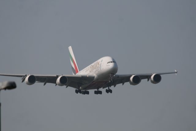 Airbus A380-800 (A6-EDL)