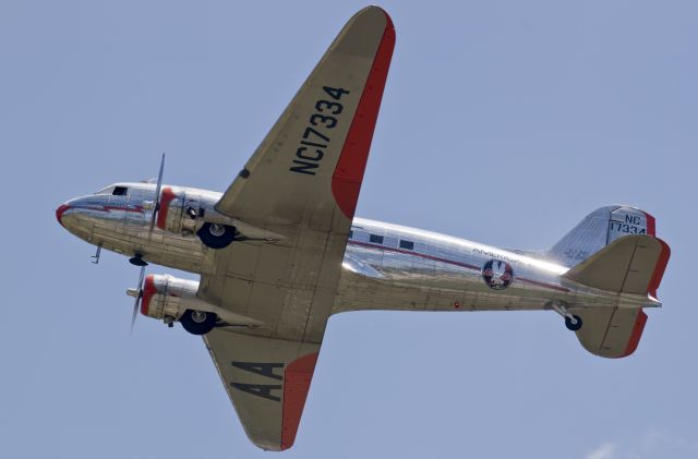 Douglas DC-3 (N17334)