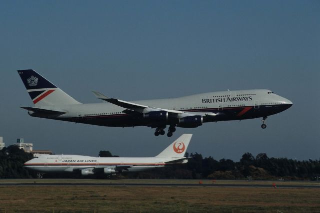 Boeing 747-400 (G-BNLX) - Short Final at Narita Intl Airport Rwy16 on 1992/11/23