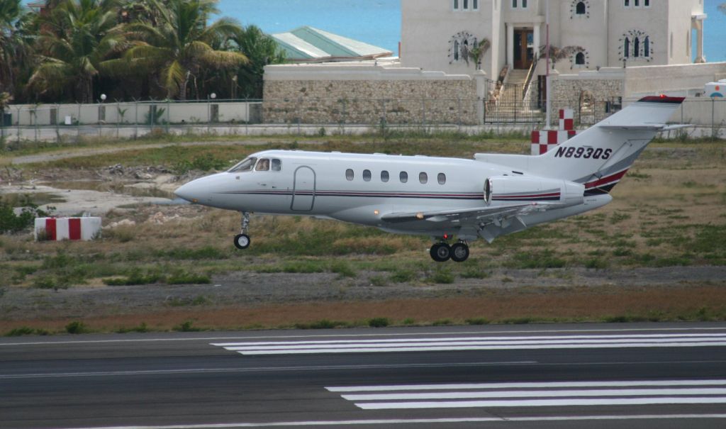 Hawker 800 (N893QS)