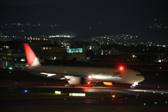 BOEING 777-300 (JA736J)