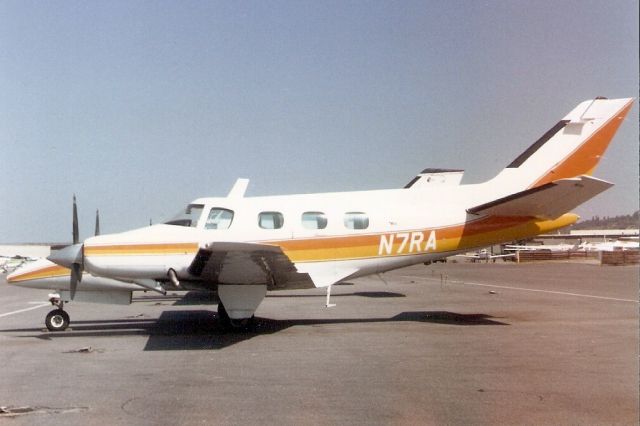 Beechcraft Duke (N7RA) - Seen here in Jun-86.  Since reregistered N710PA.