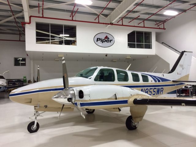 Beechcraft Baron (58) (N855WR)