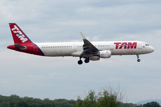 Airbus A321 (PT-XPH)