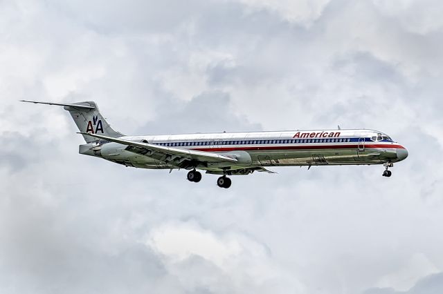 McDonnell Douglas MD-82 (N501AA)