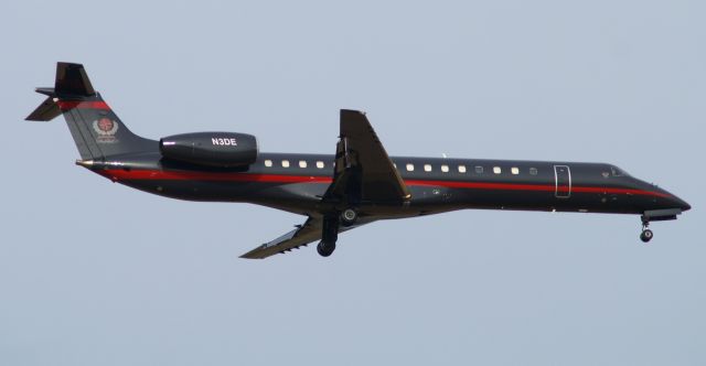 Embraer ERJ-145 (N3DE) - Champion Air on final, RWY 17  June 23, 2016