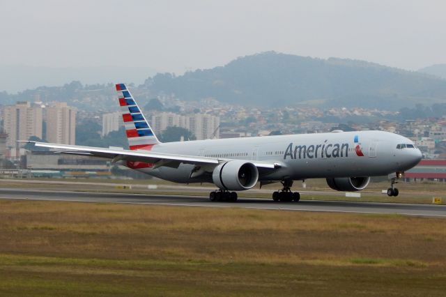 BOEING 777-300ER (N734AR)