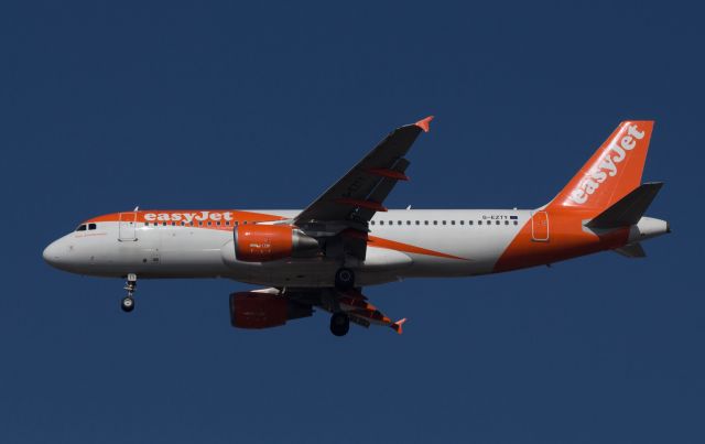 Airbus A320 (G-EZTY)