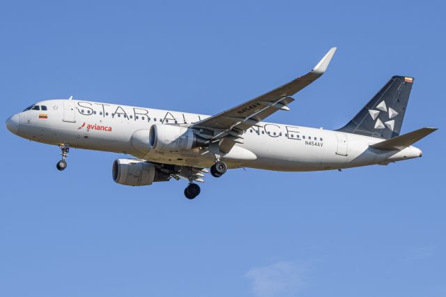 Airbus A320 (N454AV)
