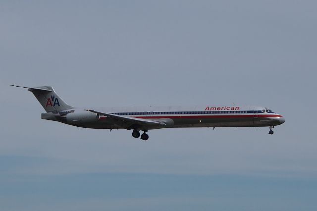 McDonnell Douglas MD-80 (N466AA)