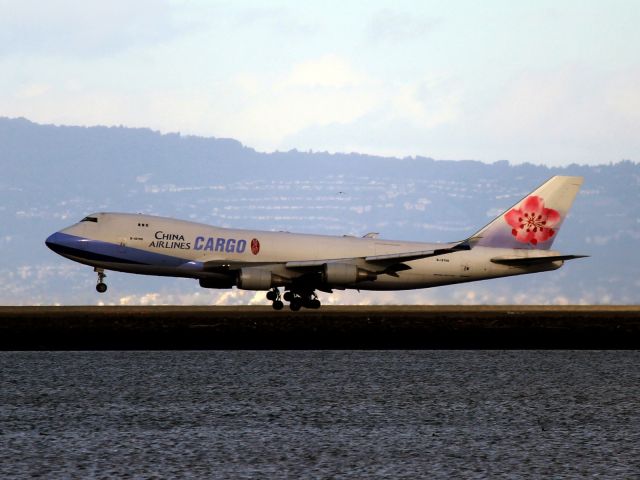 Boeing 747-400 (B-18708)