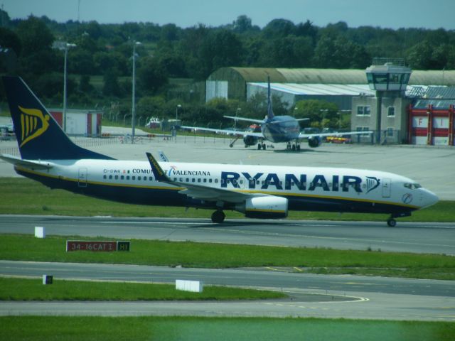 Boeing 737-800 (EI-DWR) - EI-DWR B737-8ASWL SEEN ARR EIDW  23-07-2011