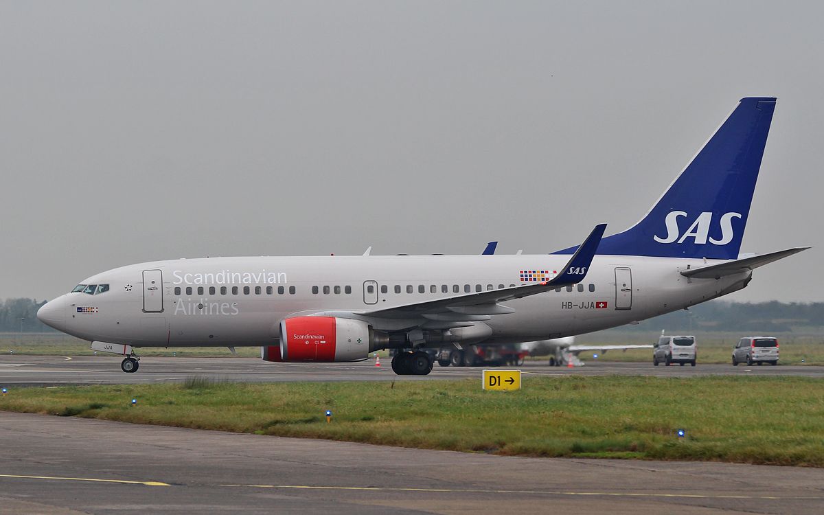 Boeing 737-700 (HB-JJA) - sas b737-7ak bbj hb-jja arriving in shannon 5/12/16.