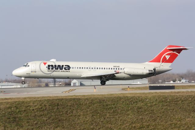 McDonnell Douglas DC-9-30 (N9346) - Always nice to see an old work horse landing at Buffalo Niagara Intl Airport