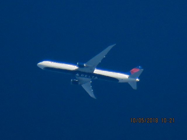 BOEING 767-400 (N836MH)