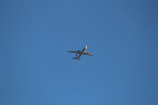 — — - APPROACH 25L KLAX
