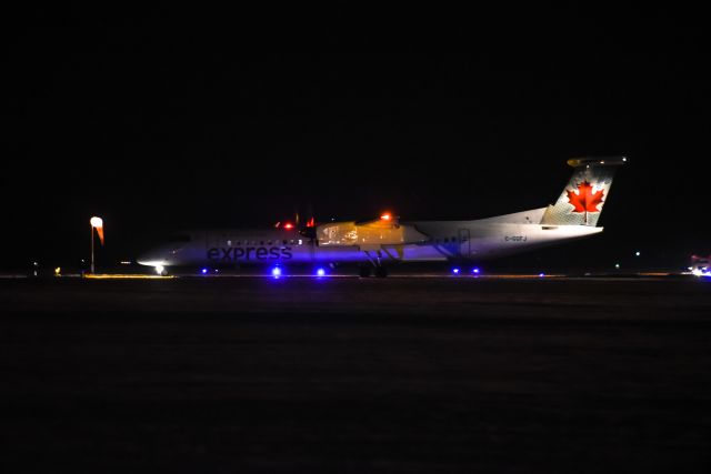 de Havilland Dash 8-400 (C-GGFJ)