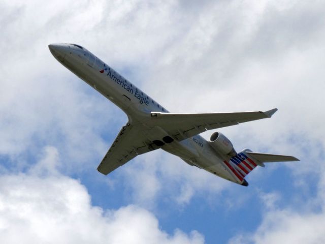 Canadair Regional Jet CRJ-700 (N529EA)