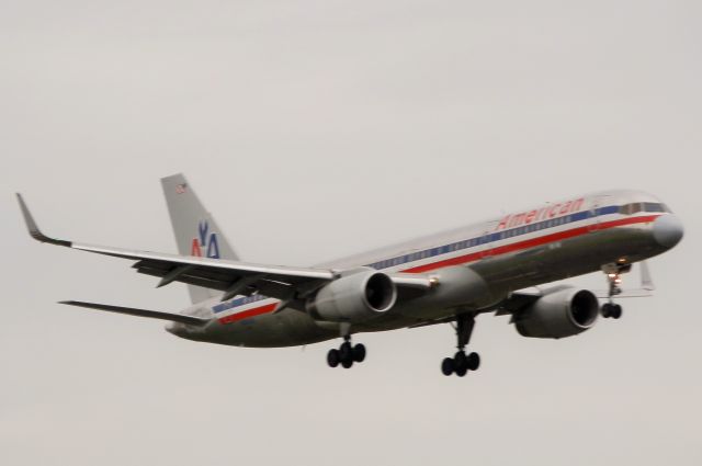 Boeing 757-200 (N181AN)