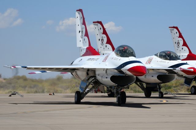 Lockheed F-16 Fighting Falcon (92-3881)