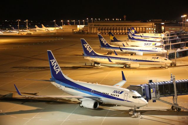 Boeing 737-700 (JA18AN)