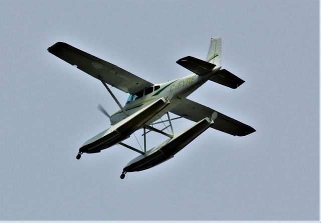 C-FYRE — - C-FYRE CESNNA 185-E SKYLANE survolant le fleuve St-Laurent QC. à Lavaltrie le 24-04-2022 à 14:52