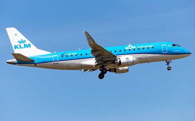 EMBRAER 175 (long wing) (PH-EXH)