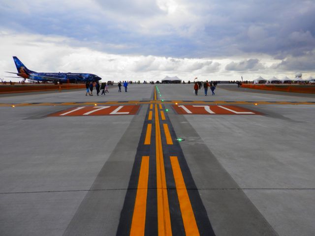 Boeing 737-700 (C-GWSZ) - Roam the Runway CYYC June 15 2014