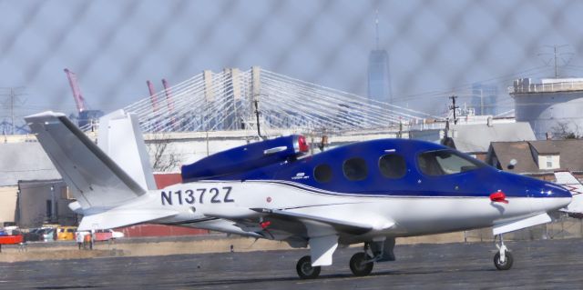 Cirrus Vision SF50 (N1372Z)