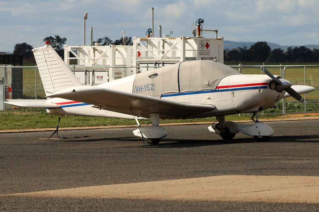 Piper Cherokee (VH-YEZ)