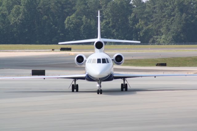 Dassault Falcon 900 (N525MH) - N525MH entering the FBO ramp to park at Landmark Aviation