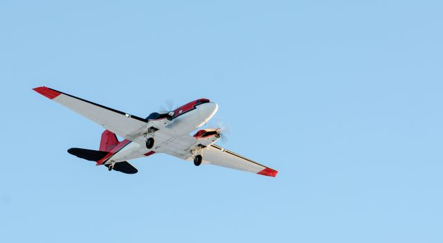 Douglas DC-3 (C-FBKB) - Landing runway 34 27jan2016 from buffalo.