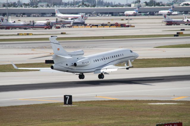 Dassault Falcon 7X (EC-LLV)