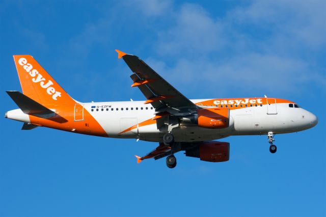 Airbus A319 (G-EZFM)