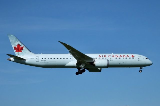 Boeing 787-9 Dreamliner (C-FNOE) - Final approach to NRT Rwy16R (2017/07/11)