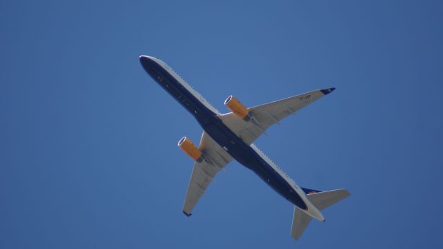 Boeing 757-200 (TF-ISF)