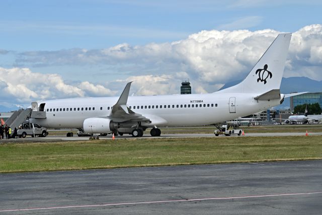 Boeing 737-800 (N778MA)