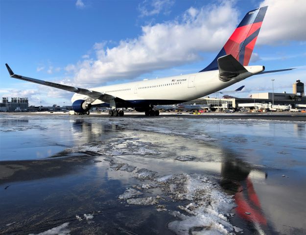 Airbus A330-300 (N804NW)