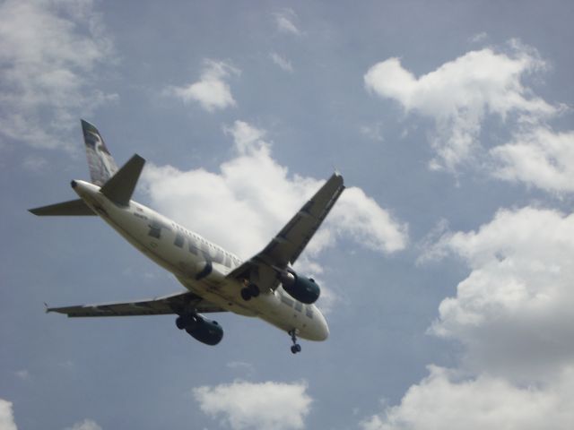 Airbus A319 (N914FR) - Arriving 16L from SFO