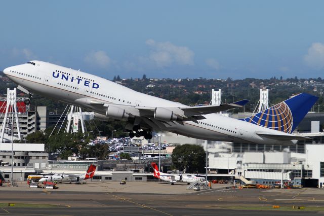 Boeing 747-400 (N117UA)