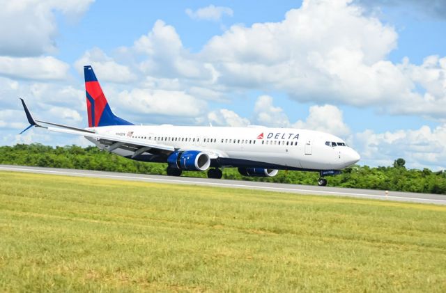 Boeing 737-900 (N592DN)